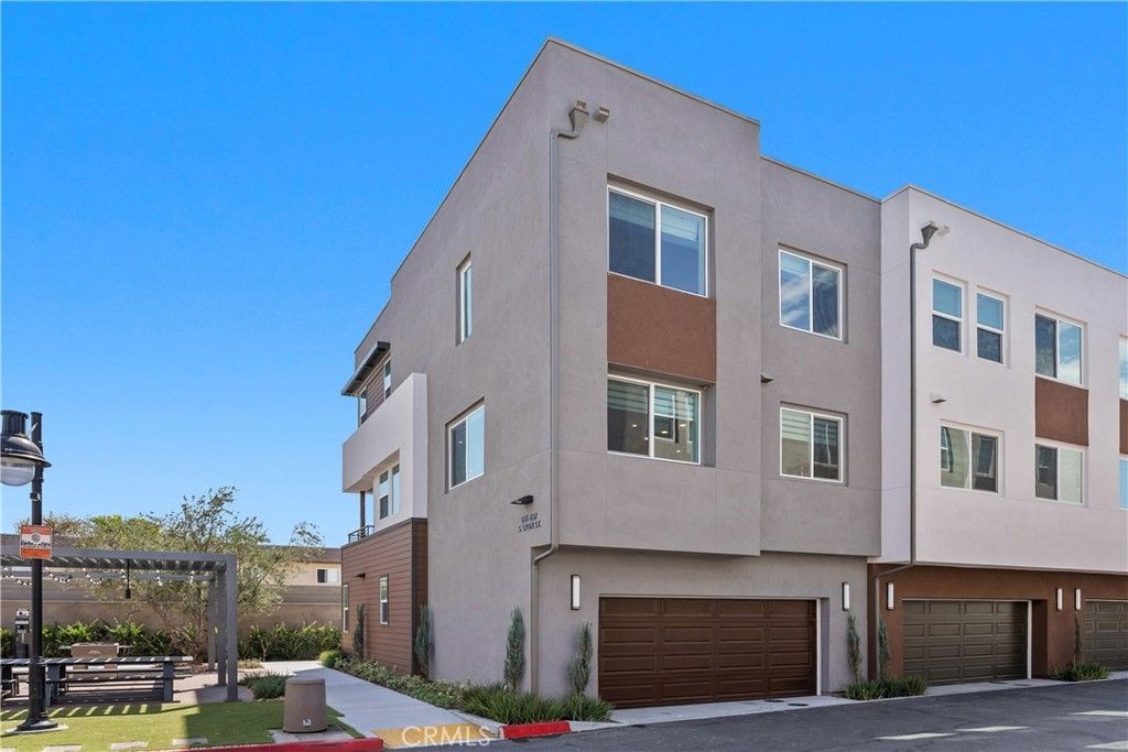 651 S Lyon Street, Santa Ana