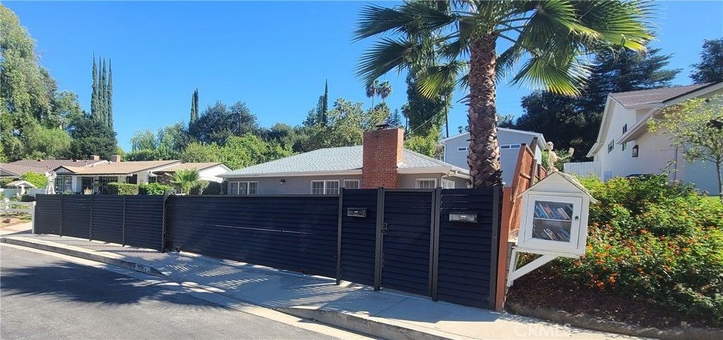 22054 Independencia, Woodland Hills