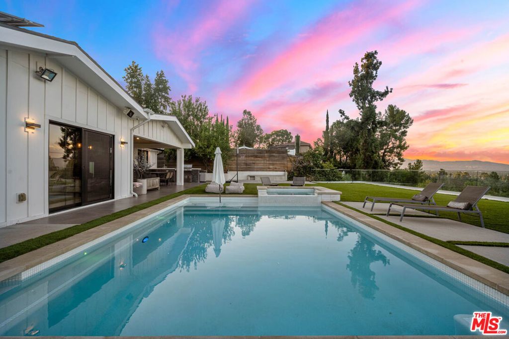 20461 Coulson Street, Woodland Hills