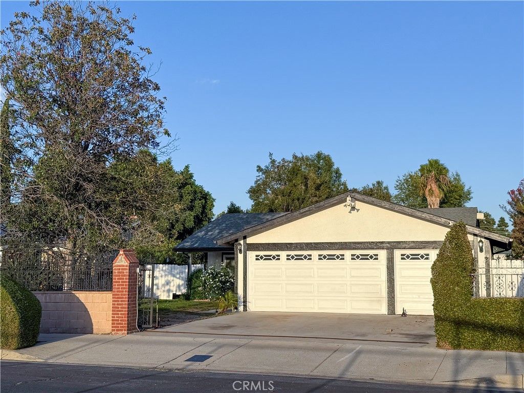 9952 Independence Avenue, Chatsworth