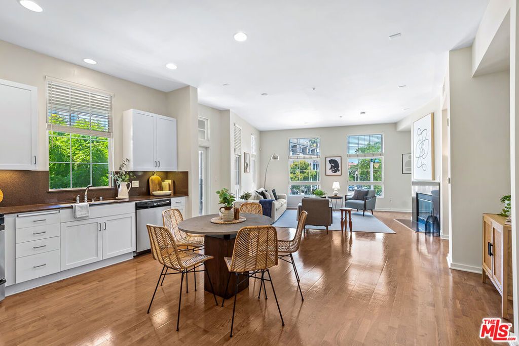 13020 Pacific Promenade # 217, Playa Vista