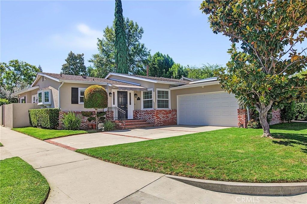 18220 Clark Street, Tarzana