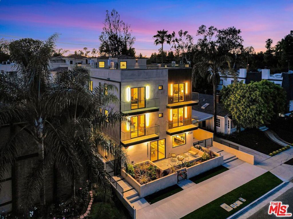 4329 Radford Avenue # 2, Studio City