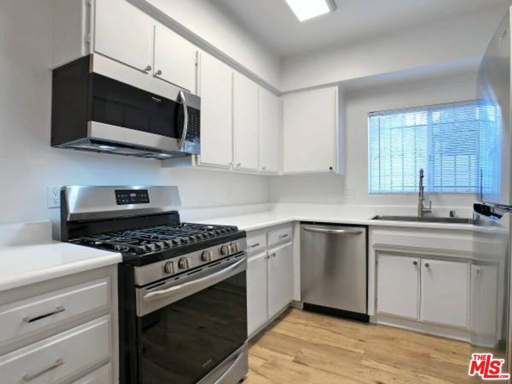 4407 Ambrose Avenue # 106, Los Angeles
