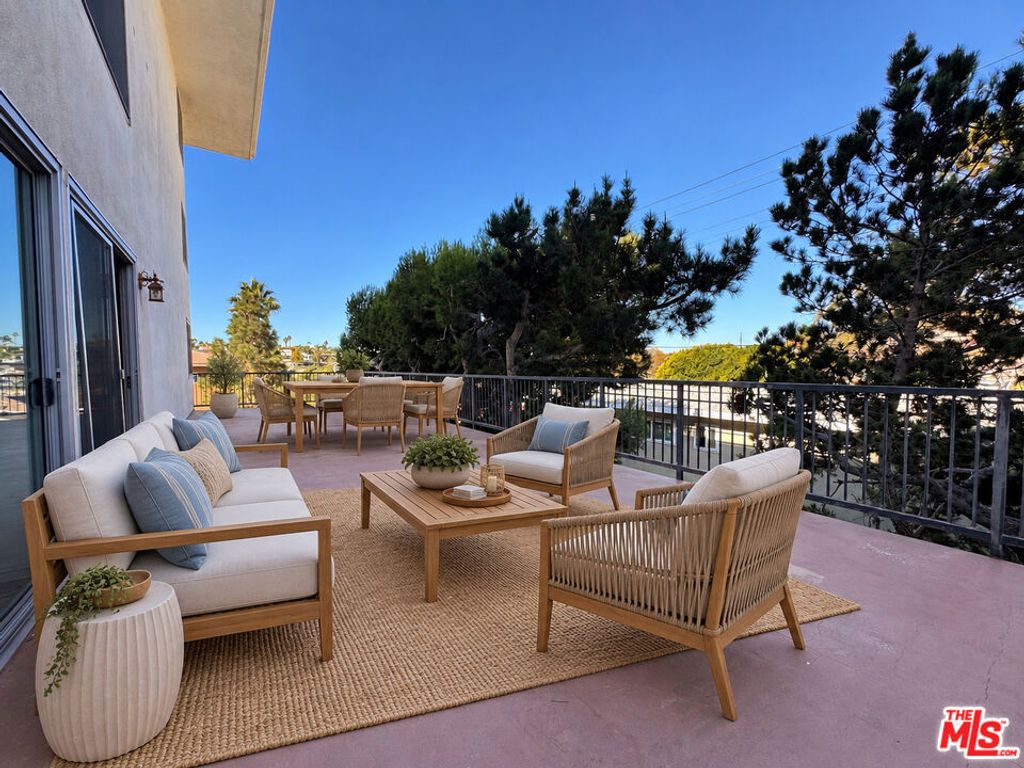 8701 Delgany Avenue # 113, Playa Del Rey