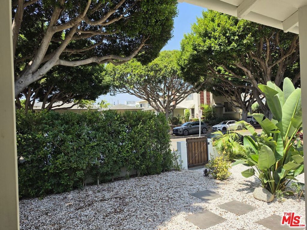 2310 Oak Street, Santa Monica