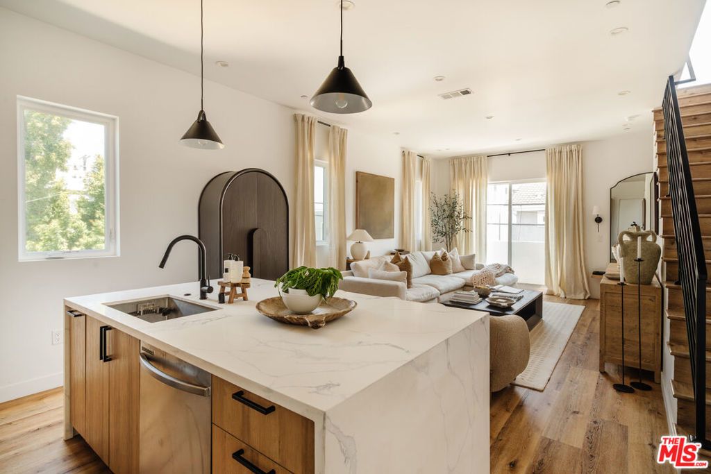 4460 Maplewood Avenue, Los Angeles