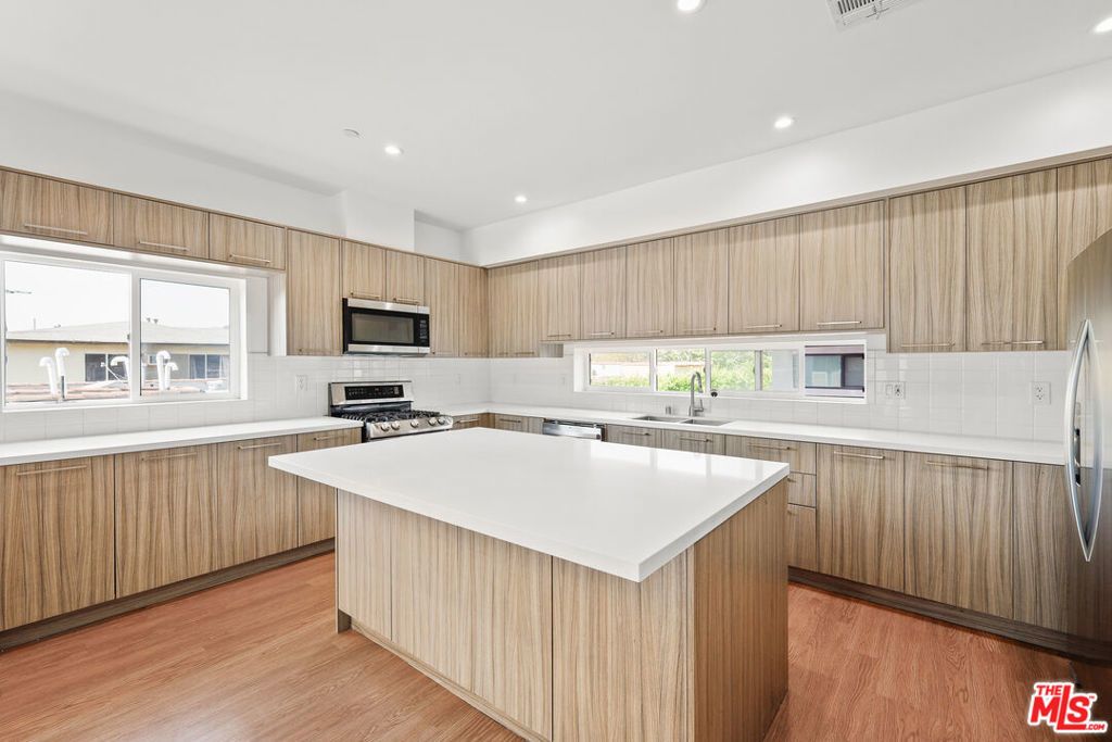 816 N Hobart Boulevard, Los Angeles