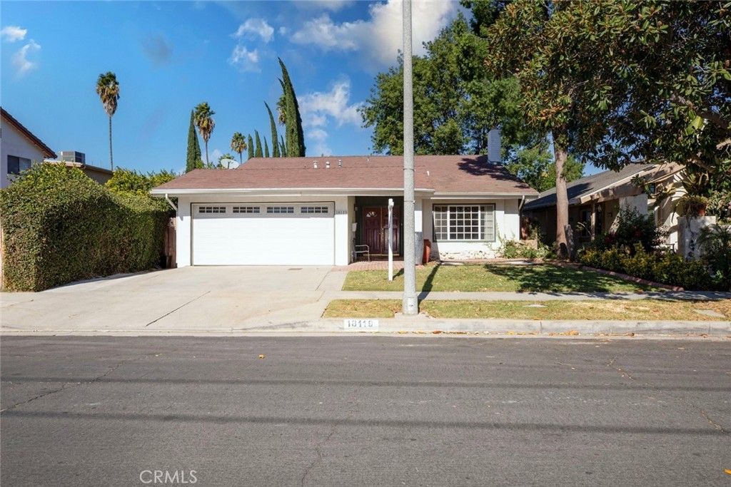 18119 Calvert Street, Tarzana