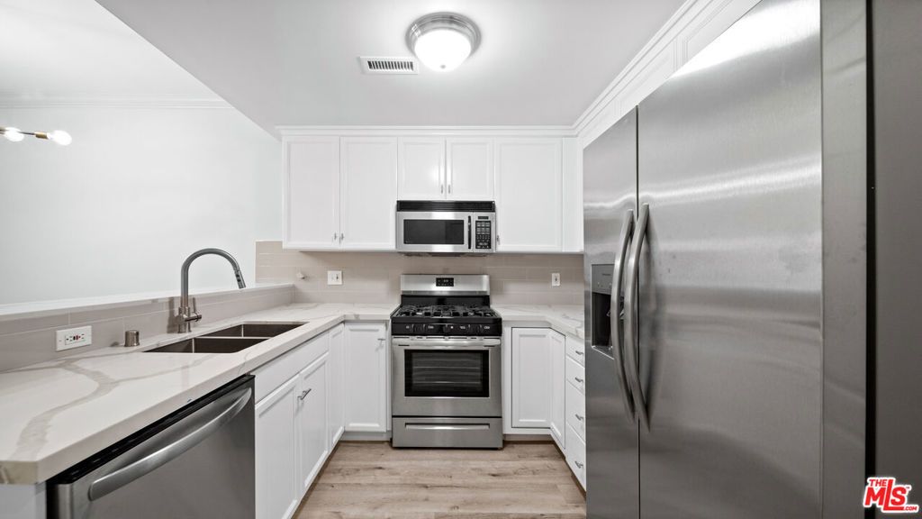 2335 S Bentley Avenue # 207, Los Angeles