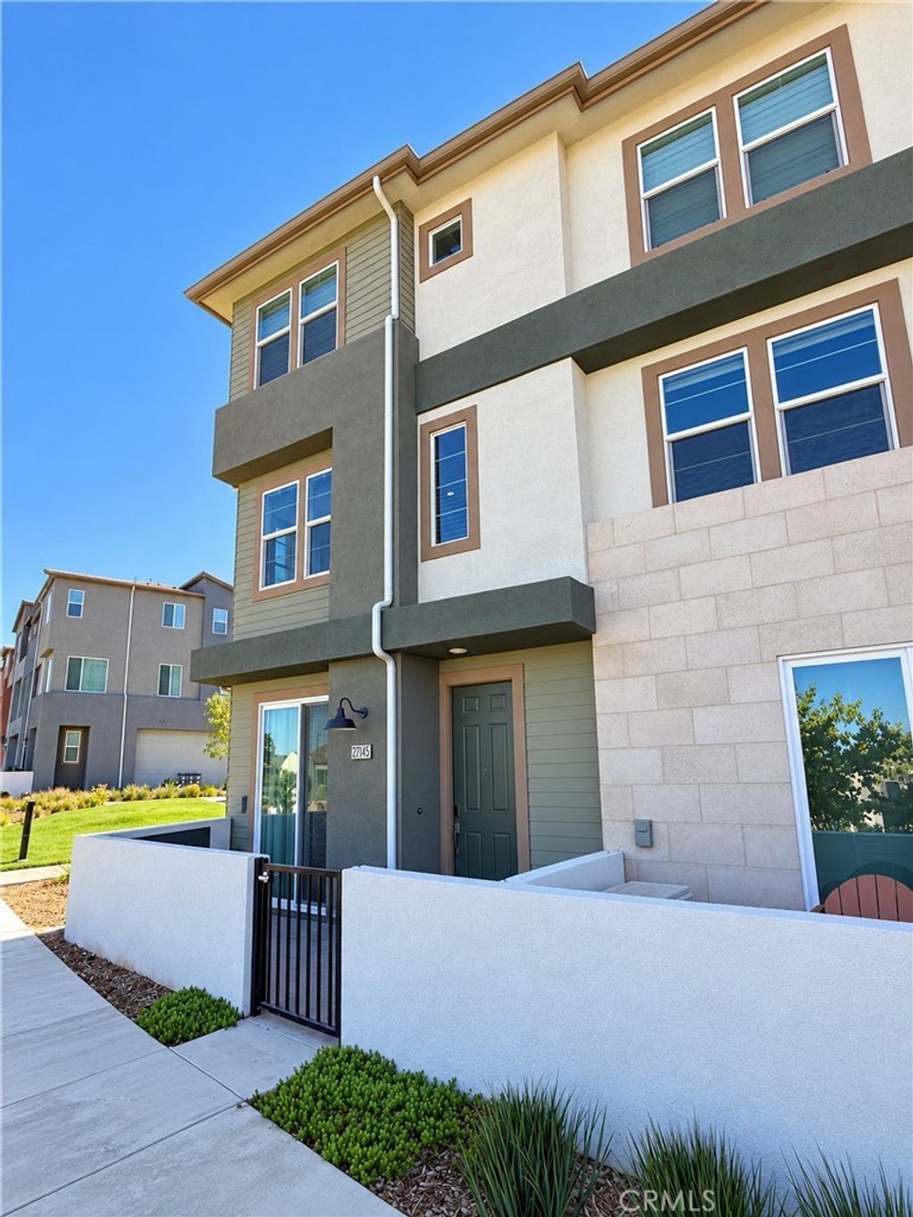 27145 Valley Oak, Valencia