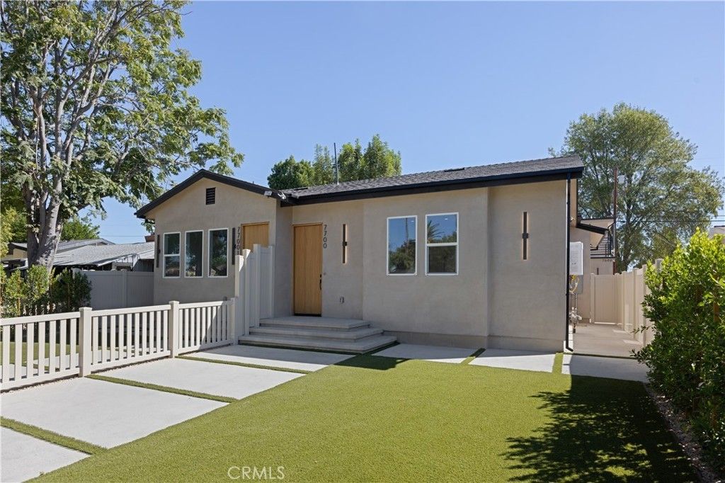 7700 Lasaine Avenue, Northridge