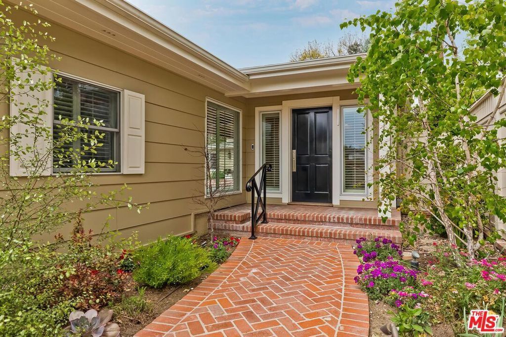 4211 W Toluca Lake Lane, Toluca Lake