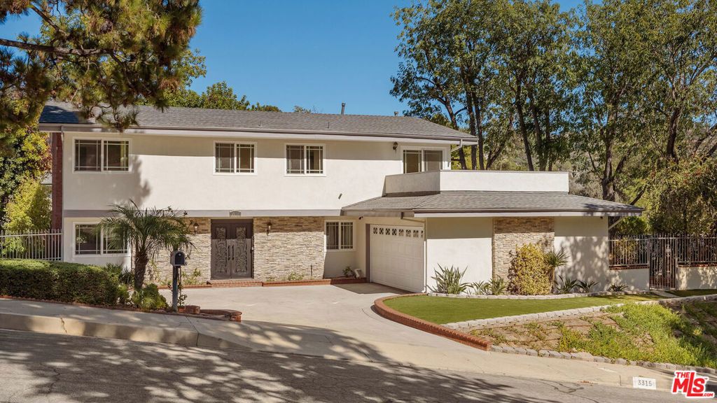 3315 Crail Way, Glendale
