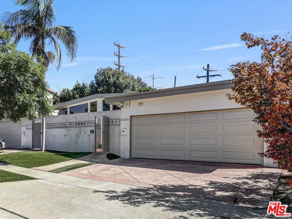 5820 S Chariton Avenue, Los Angeles