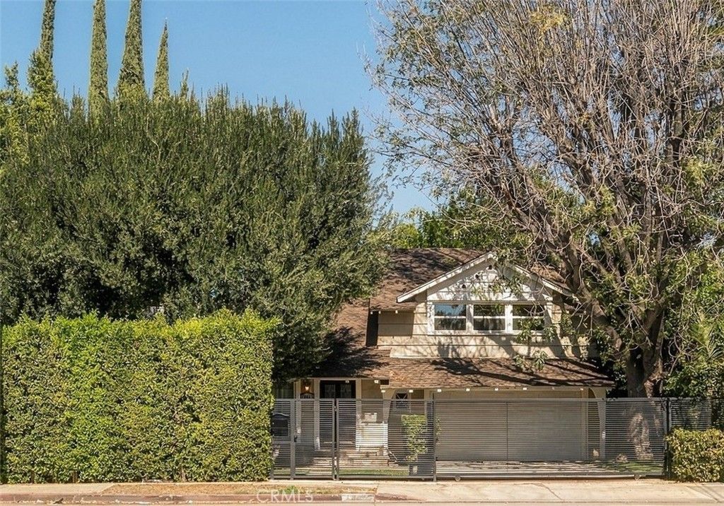 13047 Magnolia Boulevard, Sherman Oaks