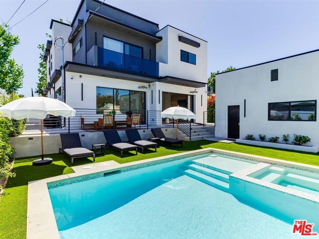 5929 Hesperia Avenue, Encino