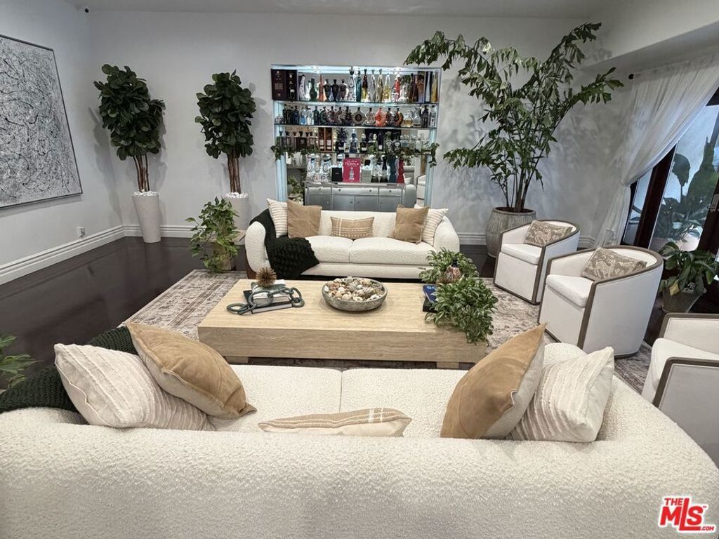 1727 San Ysidro Drive, Beverly Hills