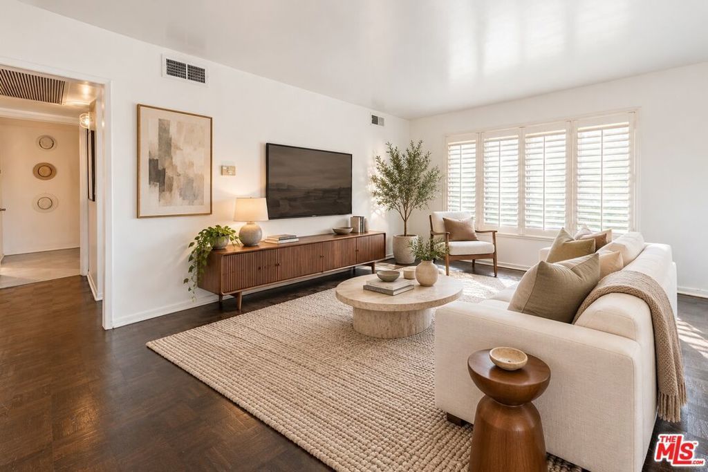 1250 N Kings Road # 504, West Hollywood