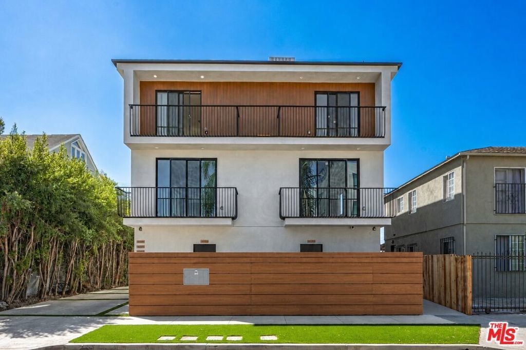 6210 Banner Avenue, Los Angeles