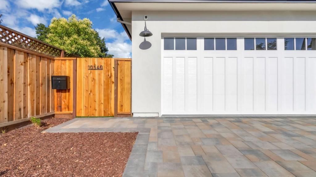 10540 Sterling Boulevard, Cupertino
