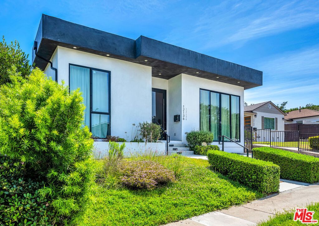 12136 Clarkson Road, Los Angeles