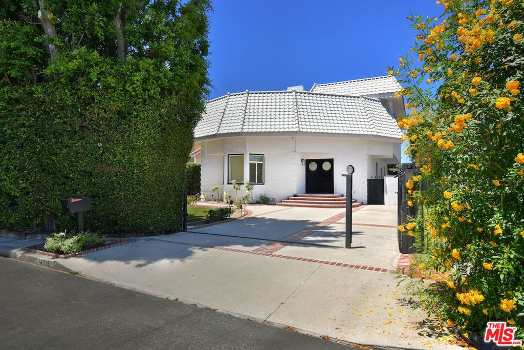 14713 Valleyheart Drive, Sherman Oaks