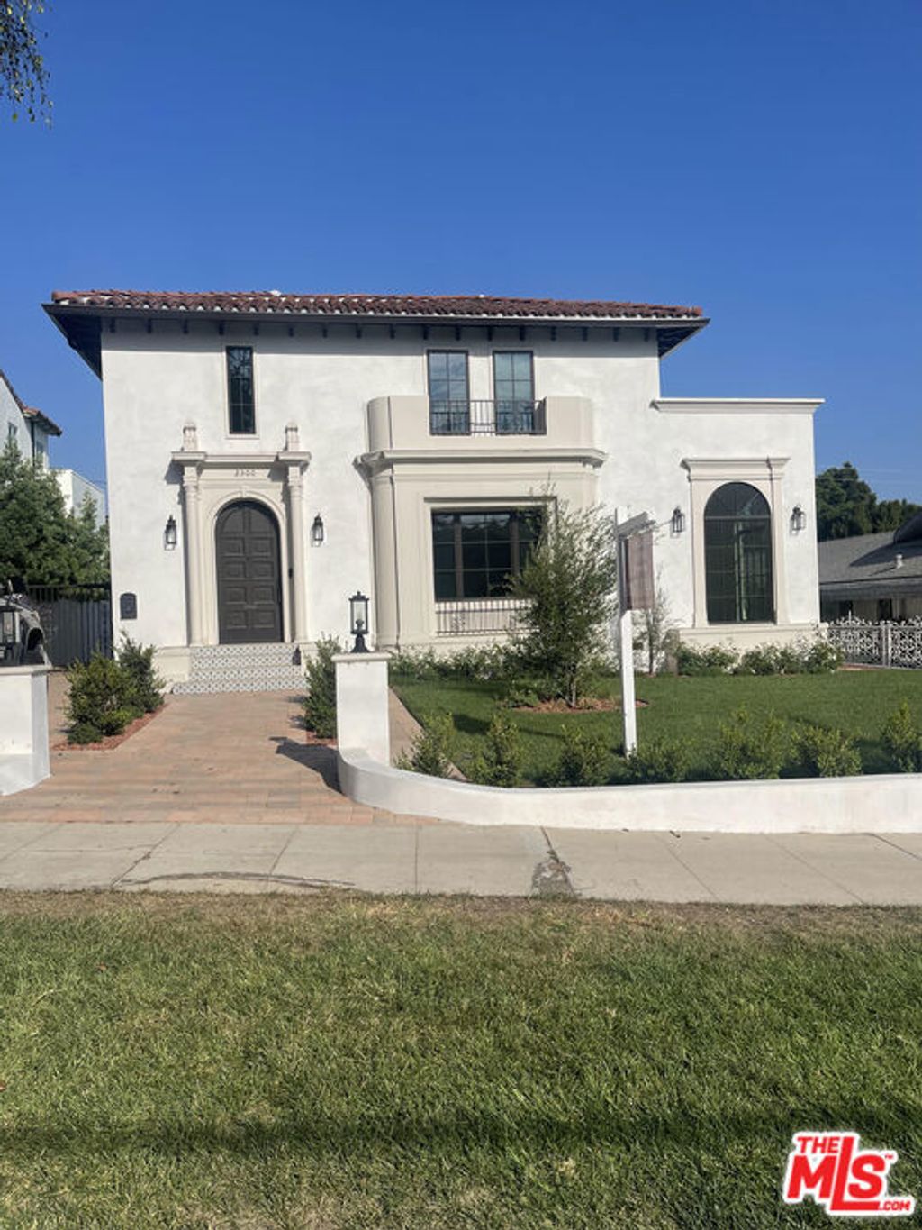2300 N Commonwealth Avenue, Los Angeles