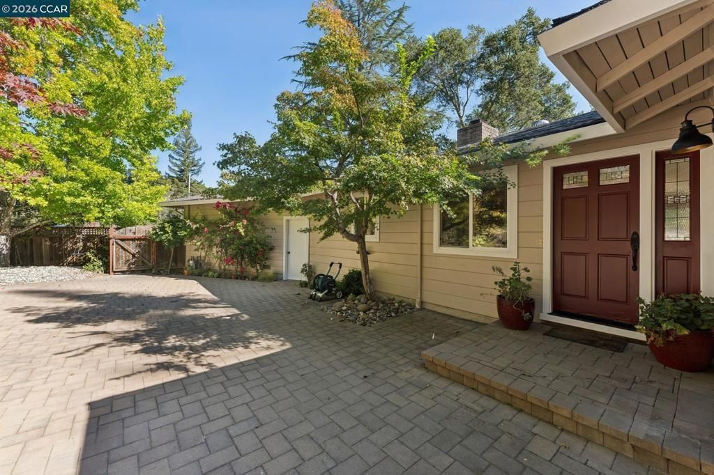 11 Altamount, Orinda