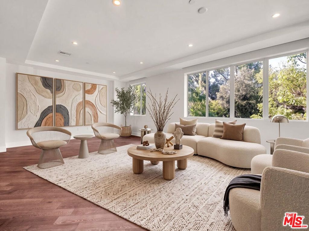 460 N Palm Drive # 204, Beverly Hills