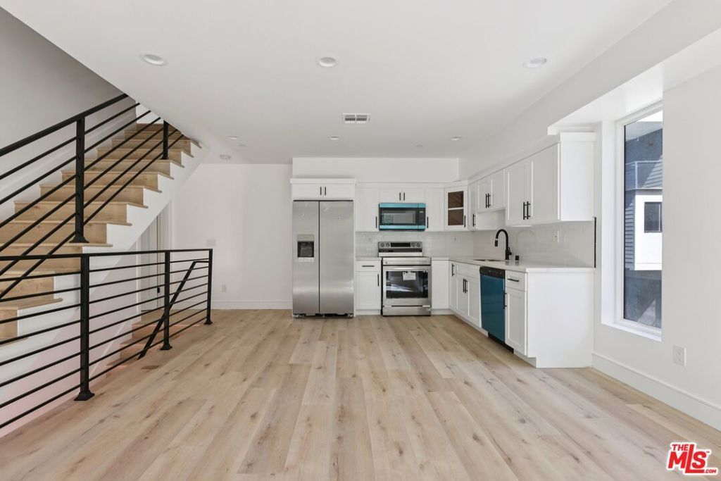 2111 Holly Drive # A, Los Angeles