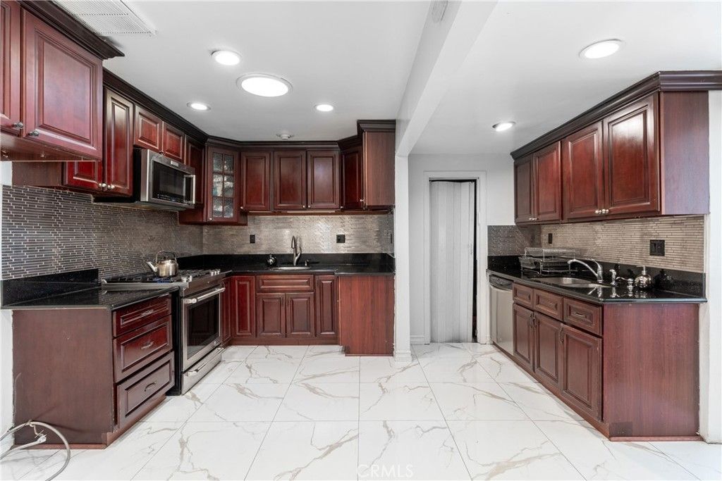 6340 Wilbur Avenue, Tarzana