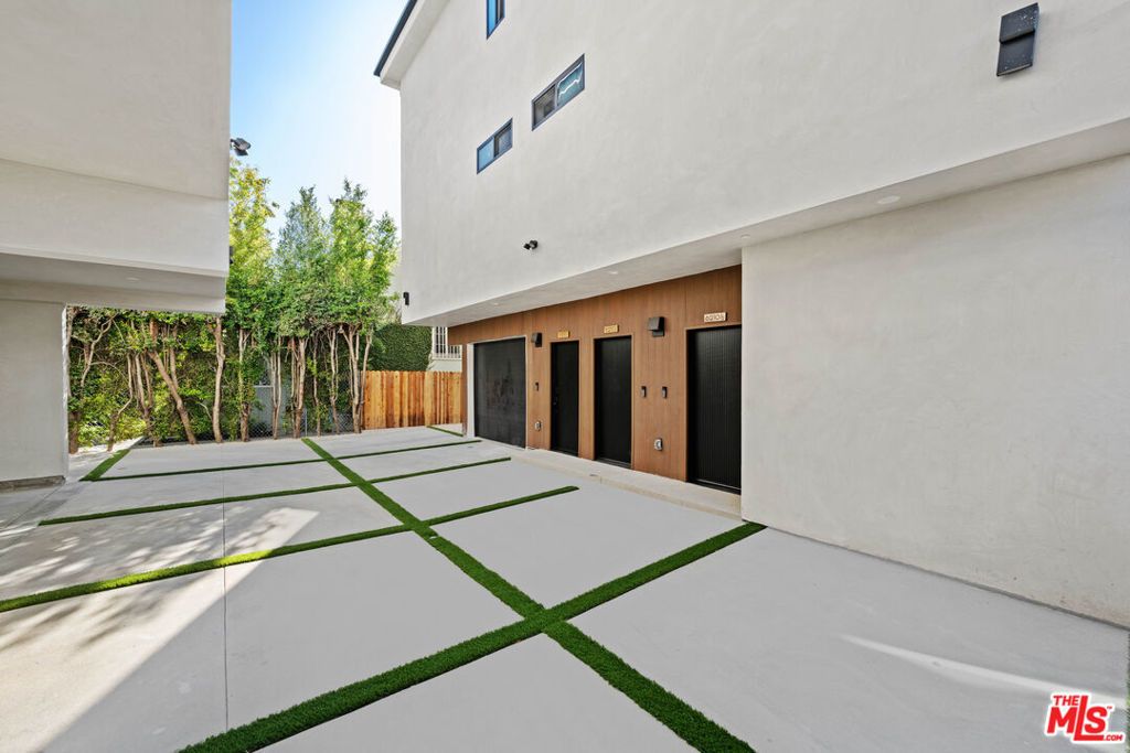 6210 Banner Avenue # 1/2, Los Angeles