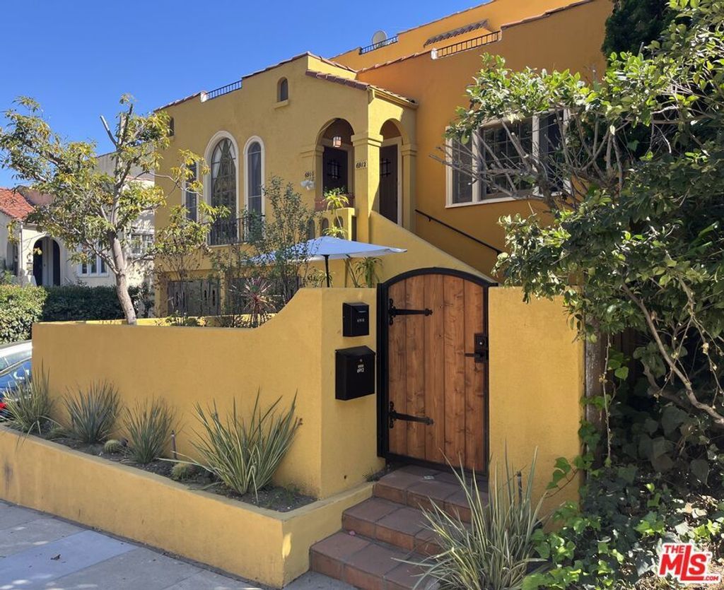 6910 Camrose Drive, Los Angeles