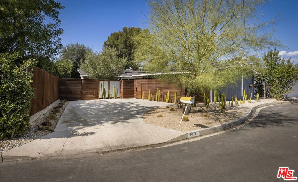 907 Alegre Place, Los Angeles
