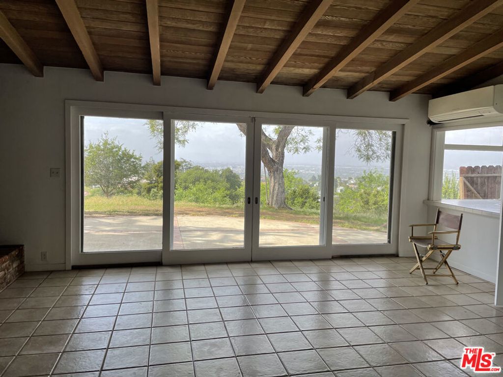 3327 Wonder View Plaza, Los Angeles