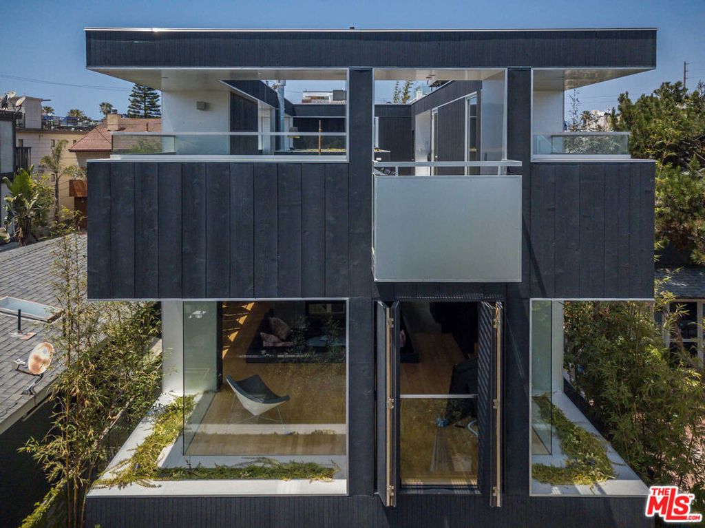 21 27th Avenue, Venice