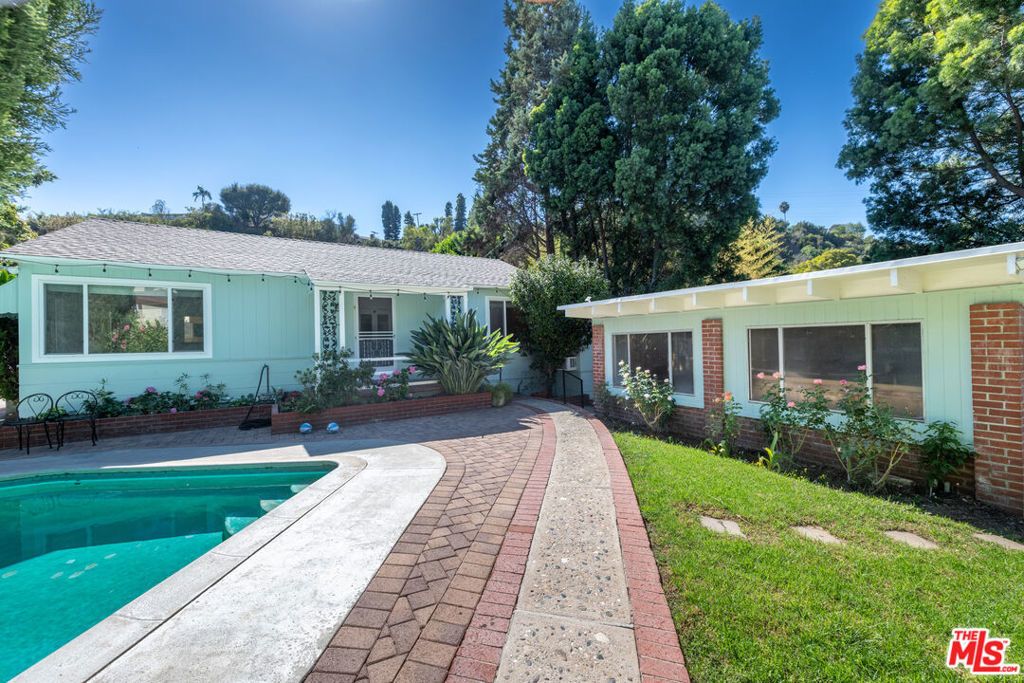 10948 Fruitland Drive, Studio City