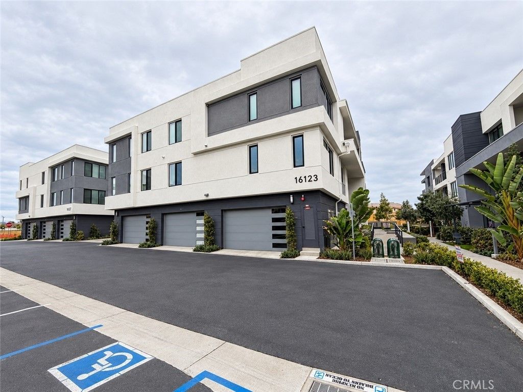 16123 Dawn, Tustin