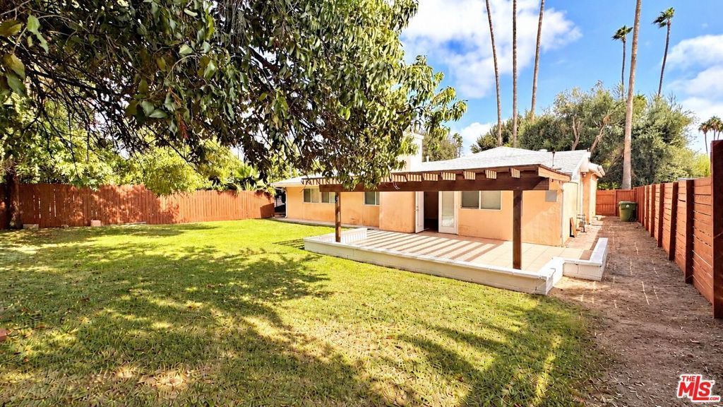 6433 Oakdale Avenue, Woodland Hills