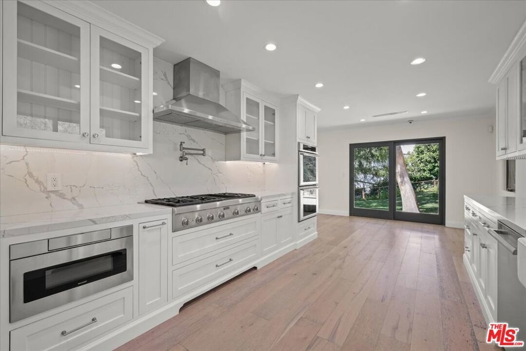 11515 Thurston Circle, Los Angeles