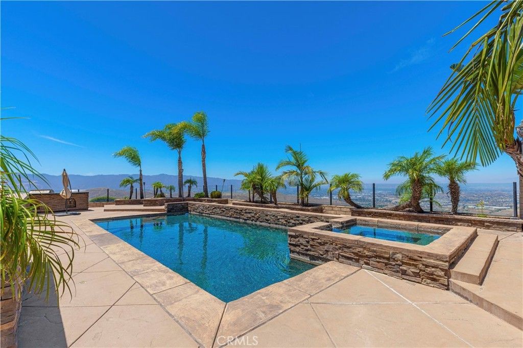 18458 Lakepointe, Riverside