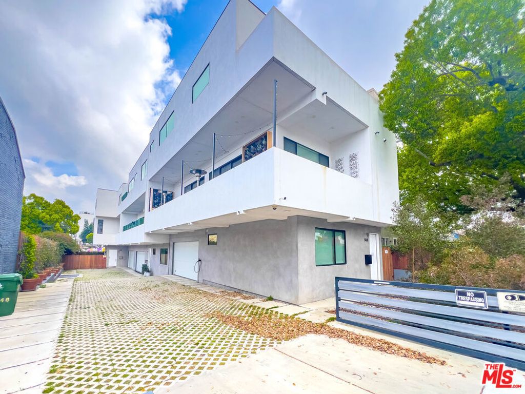 948 N Benton Way, Los Angeles