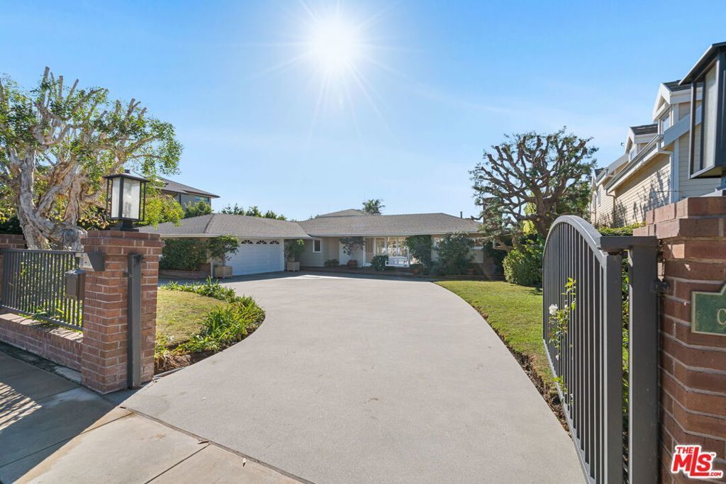 14972 Camarosa Drive, Pacific Palisades