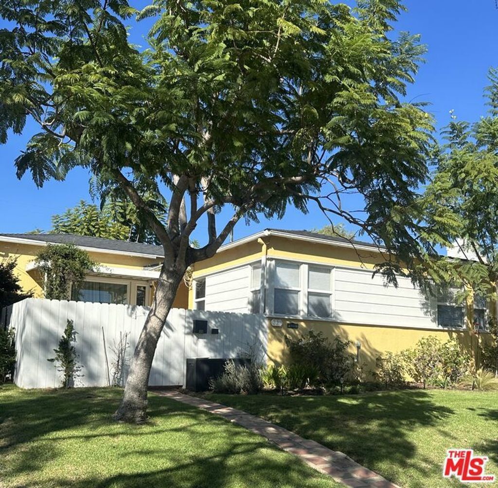221 W 64th Place, Inglewood