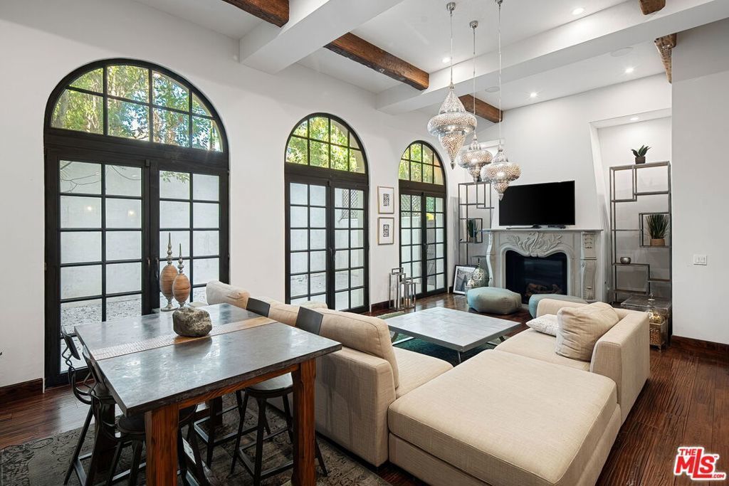 11937 W Sunset Boulevard # 8, Los Angeles