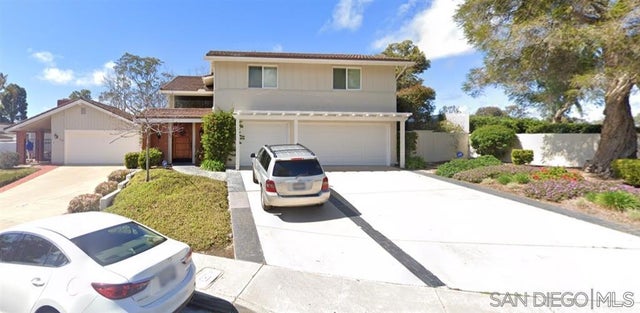 8206 Caminito Lacayo, La Jolla.