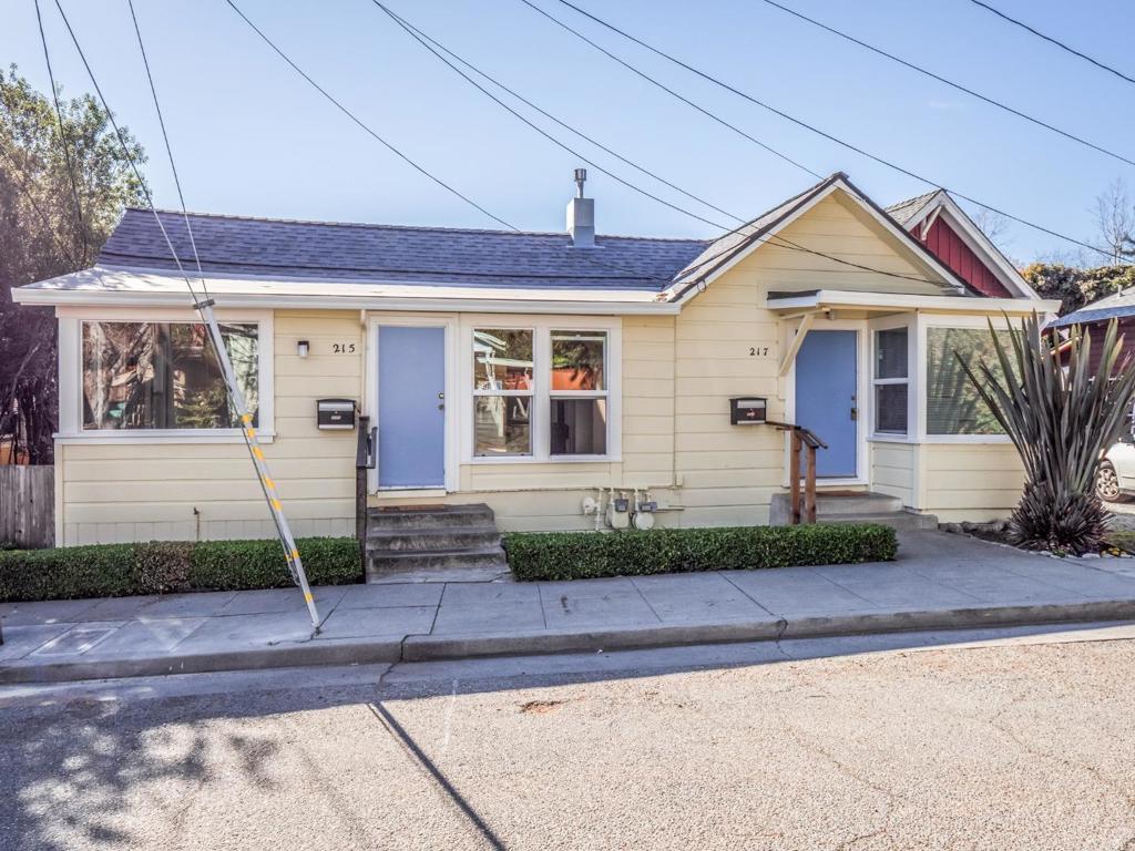 215217 Roberts Street, Santa Cruz