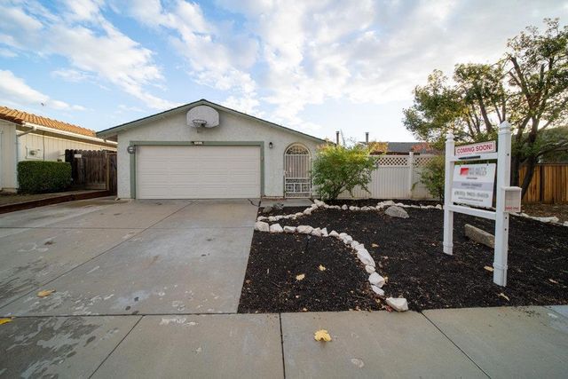 945 Matador Drive, Hollister