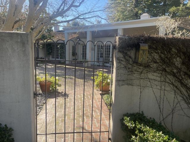 9 Betty Lane, Atherton